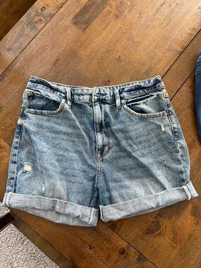 Kancan Rolled-Hem Denim Shorts - Light Blue